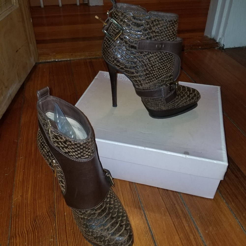 Michael kors leather booties